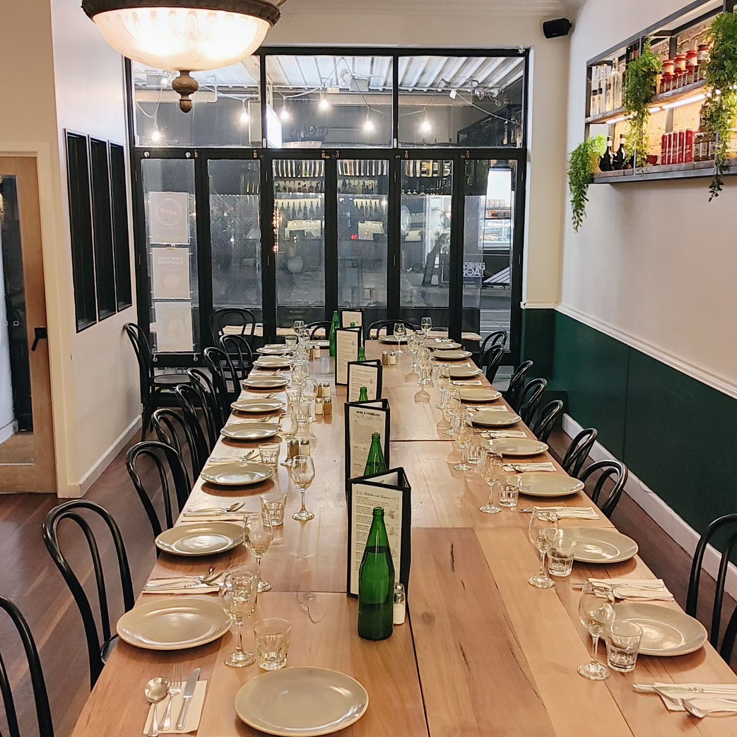 Budapest Banquet Table